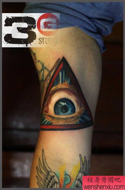 手臂内侧一幅欧美3D彩色上帝之眼纹身图案