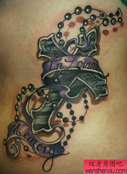 一幅经典时尚的欧美十字架纹身图案