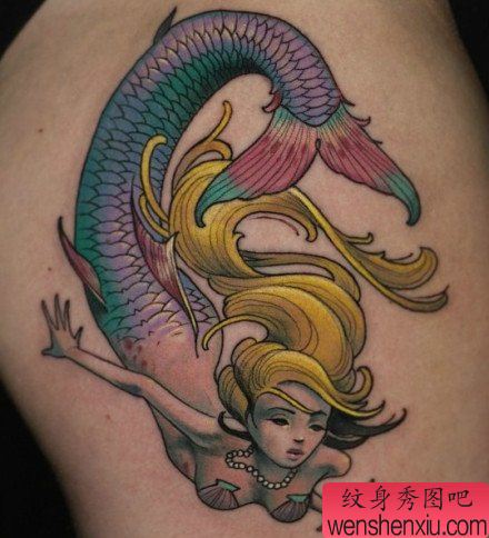 一幅漂亮时尚的美人鱼纹身图案