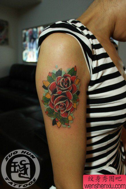 手臂流行经典的一幅school玫瑰花纹身图案