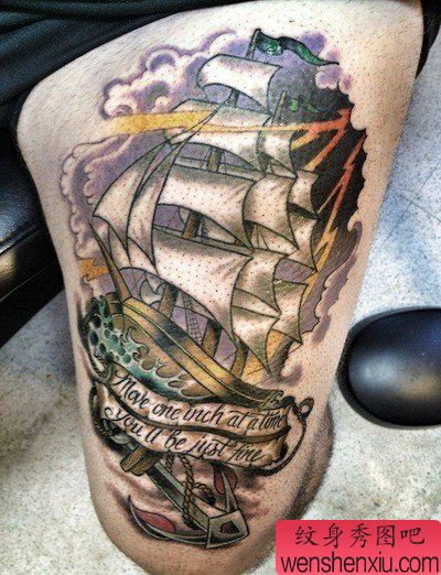 腿部一幅超酷流行的帆船纹身图案