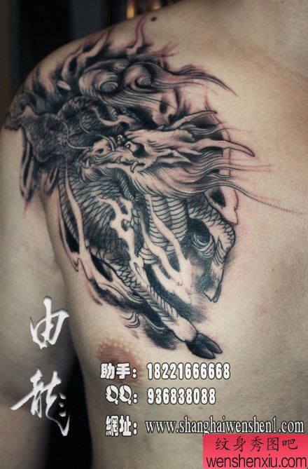 男性胸前经典流行的黑白麒麟纹身图案