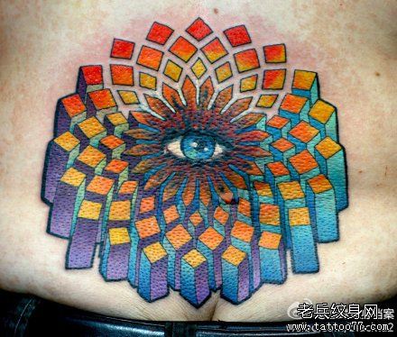腰部一幅经典的几何眼睛纹身图案