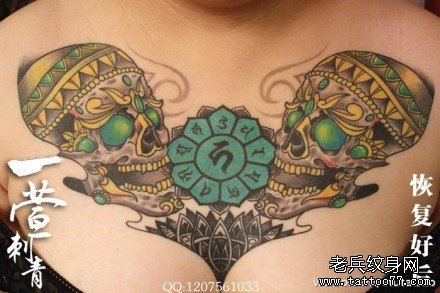 女生前胸超酷的嘎巴拉纹身图案