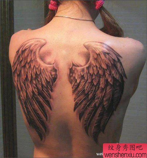 女生后背流行经典的半背翅膀纹身图案