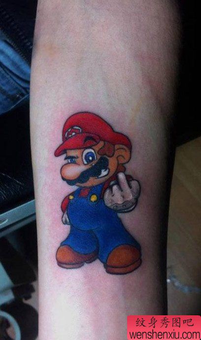 手臂经典流行的超级玛丽纹身图案
