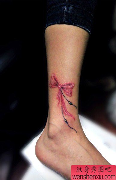 女生腿部精美流行的蝴蝶结纹身图案