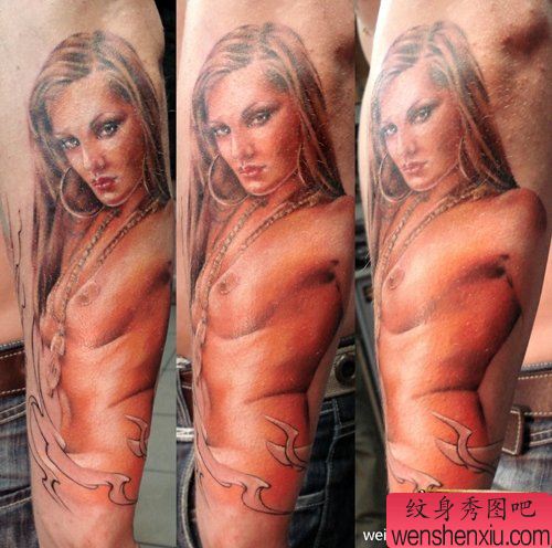 男性侧腰一幅漂亮的欧美美女纹身图案