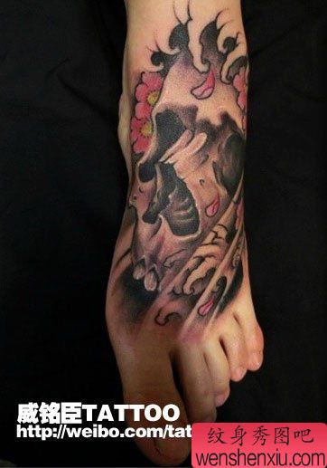 流行经典的美女脚背骷髅纹身图案