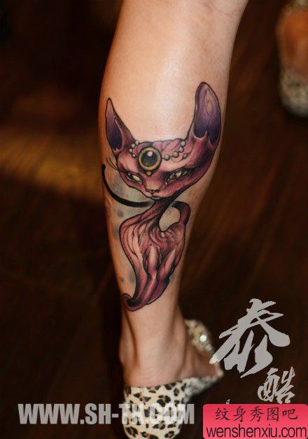 腿部很酷经典的一幅猫咪纹身图案