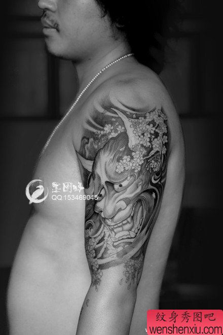 男性手臂经典流行的般若纹身图案