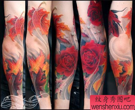 手臂流行流行的玫瑰与枫叶纹身图案
