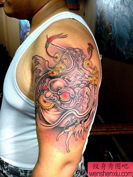 男生手臂经典很酷的招财金蟾纹身图案