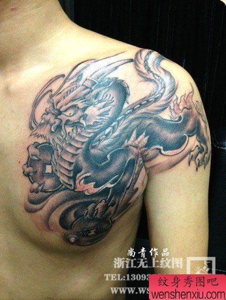 男性胸前超帅经典的黑白貔貅纹身图案