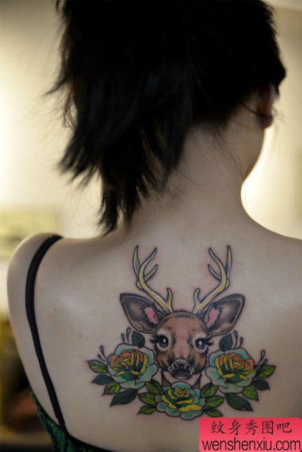 女生后背可爱流行的小鹿纹身图案