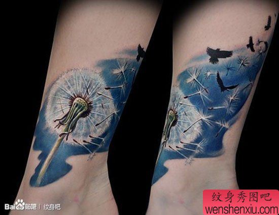 女生腿部精美写实的一幅蒲公英纹身图案