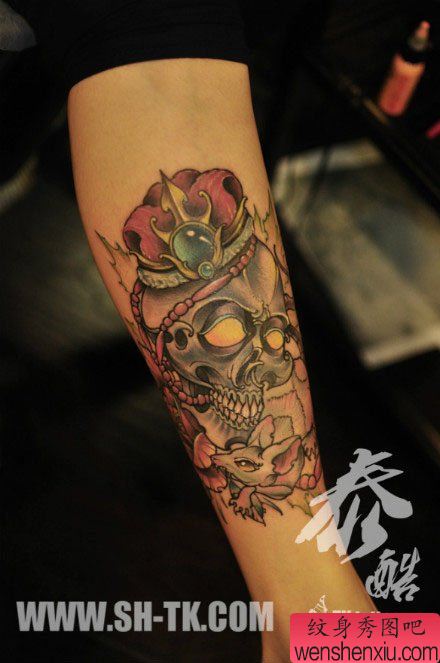 女生腿部经典很少的school骷髅纹身图案