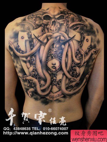 后背流行超酷的美杜莎纹身图案
