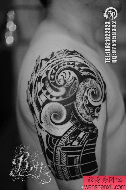 手臂经典很酷的一幅图腾纹身图案