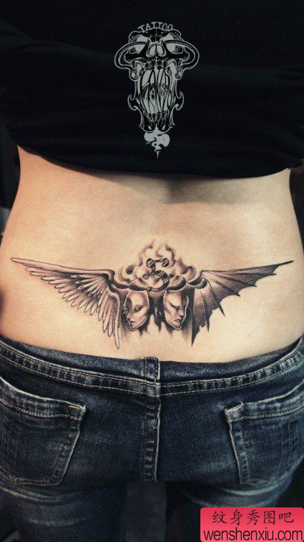 美女后腰流行经典的双子座纹身图案