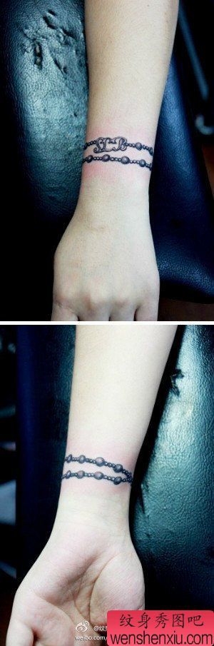 女生手腕小巧精美的黑白手链纹身图案