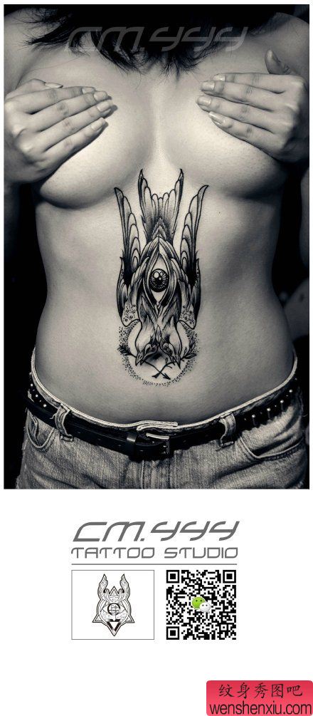 美女腹部另类很酷的小鸟纹身图案