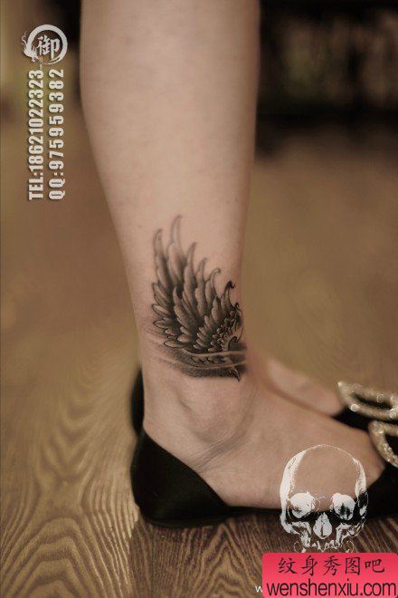 女生腿部流行精美的黑白翅膀纹身图案