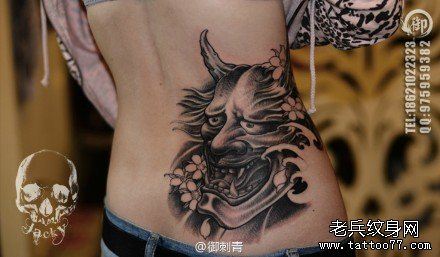 女生后腰流行很帅的般若纹身图案