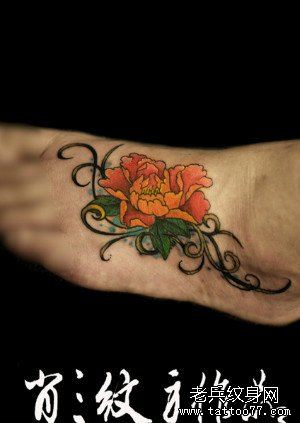 脚背漂亮经典的传统牡丹纹身图案