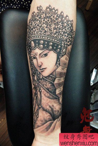 手臂流行漂亮的美女花旦纹身图案