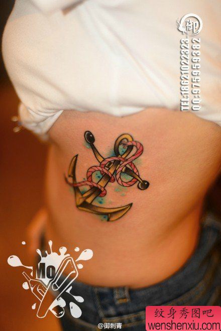 女生侧胸精美流行的船锚纹身图案