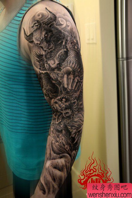 男性手臂霸气超酷的牛魔王纹身图案
