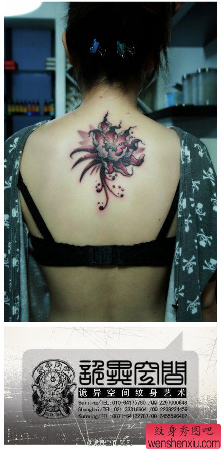 女生后背流行精美的莲花纹身图案
