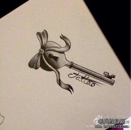 流行流行的一幅小钥匙纹身手稿