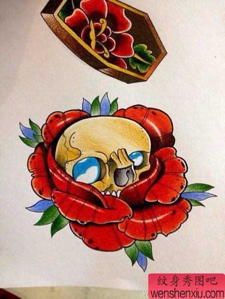 一幅小巧流行的骷髅玫瑰花纹身图案