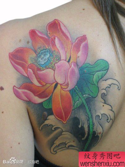 女生肩背流行好看的传统莲花纹身图案