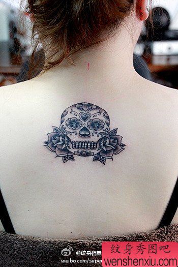 流行唯美的一幅黑白骷髅纹身图案