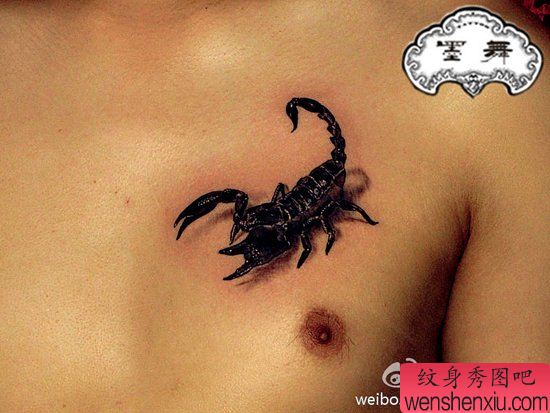 男生胸前流行很酷的蝎子纹身图案