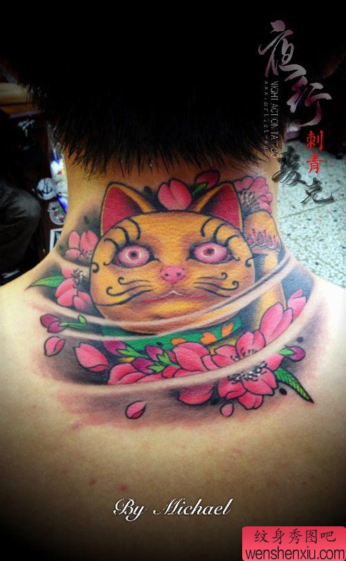 女生脖子处流行流行的招财猫纹身图案