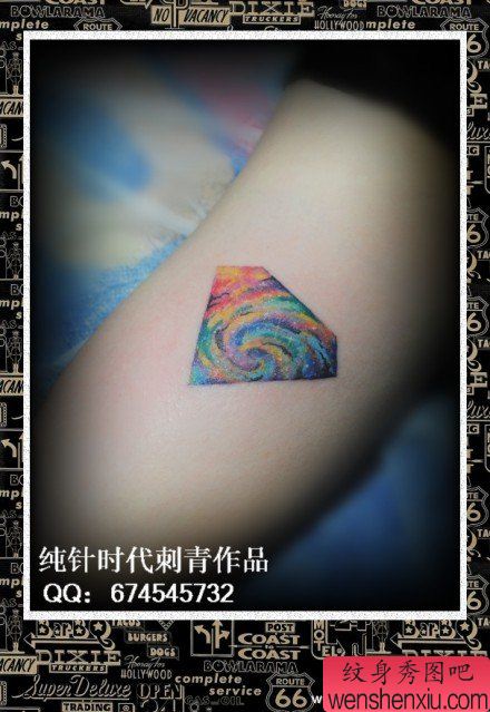 手臂流行精美的星空钻石纹身图案