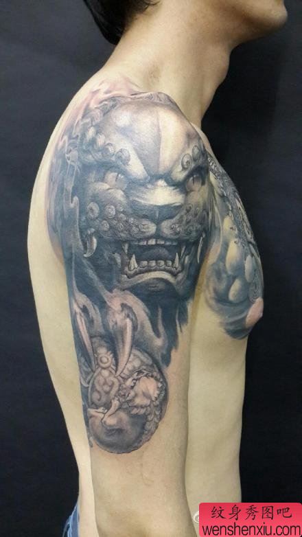 手臂超帅很酷的唐狮子纹身图案