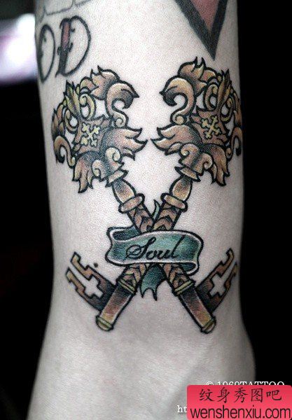 手臂流行流行的钥匙纹身图案