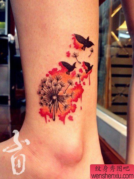 腿部流行流行的蒲公英与小鸟纹身图案