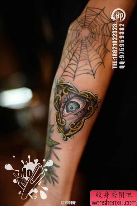手臂流行很酷的上帝之眼纹身图案