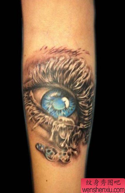 手臂流行经典的一幅眼睛纹身图案