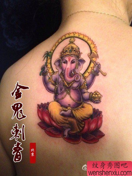 女生后背流行流行的象神纹身图案