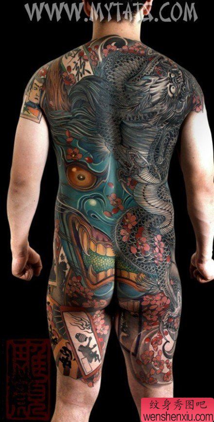 男性后背霸气超帅的满背般若与龙纹身图案
