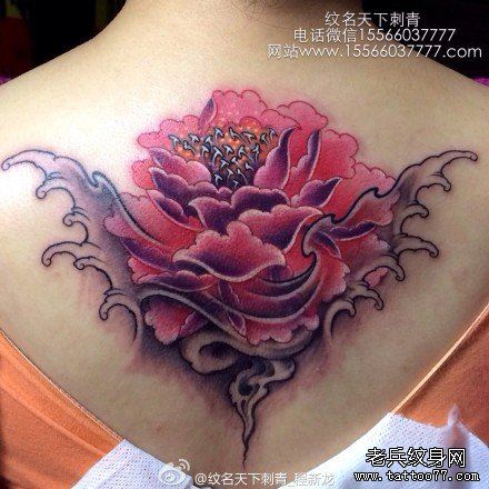 女生后背好看流行的牡丹纹身图案