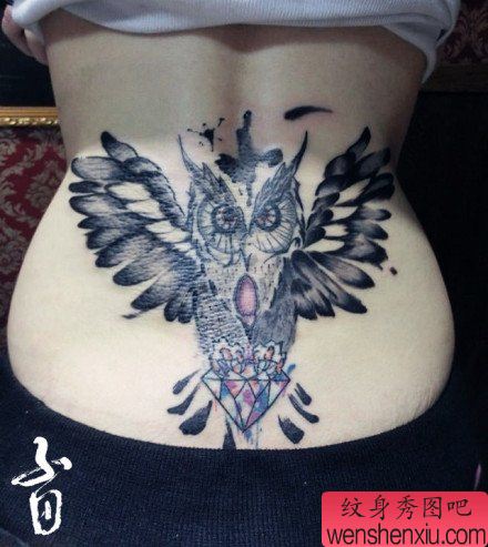 腰部流行流行的猫头鹰纹身图案
