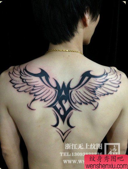 后背经典很帅的图腾翅膀纹身图案
